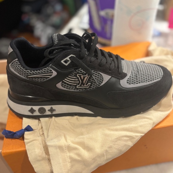 Men Louis Vuitton runway suede black sneakers - Picture 2 of 5